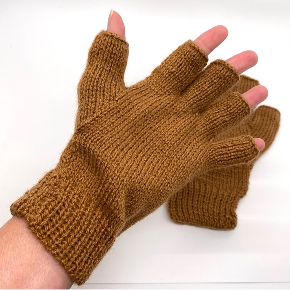 Hand Knit • NWOT Peruvian Fingerless Gloves OS - Picture 3 of 10